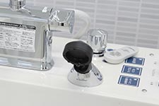 写真：マイクロバブルシャワーのツマミ